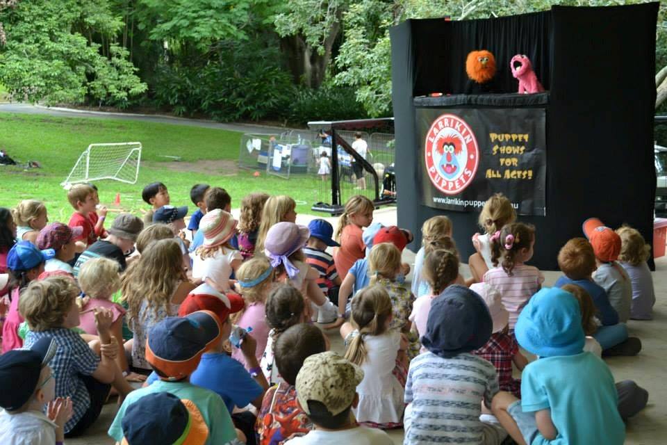 Puppet Show Frizzby and Flossy