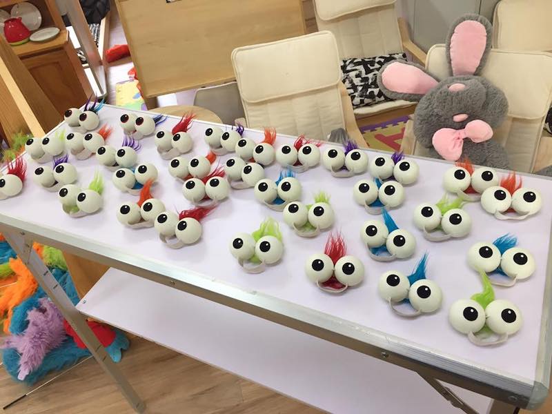 Puppet Show - Kids Parties - Larrikin Puppets - Brisbane - Hand Eyes